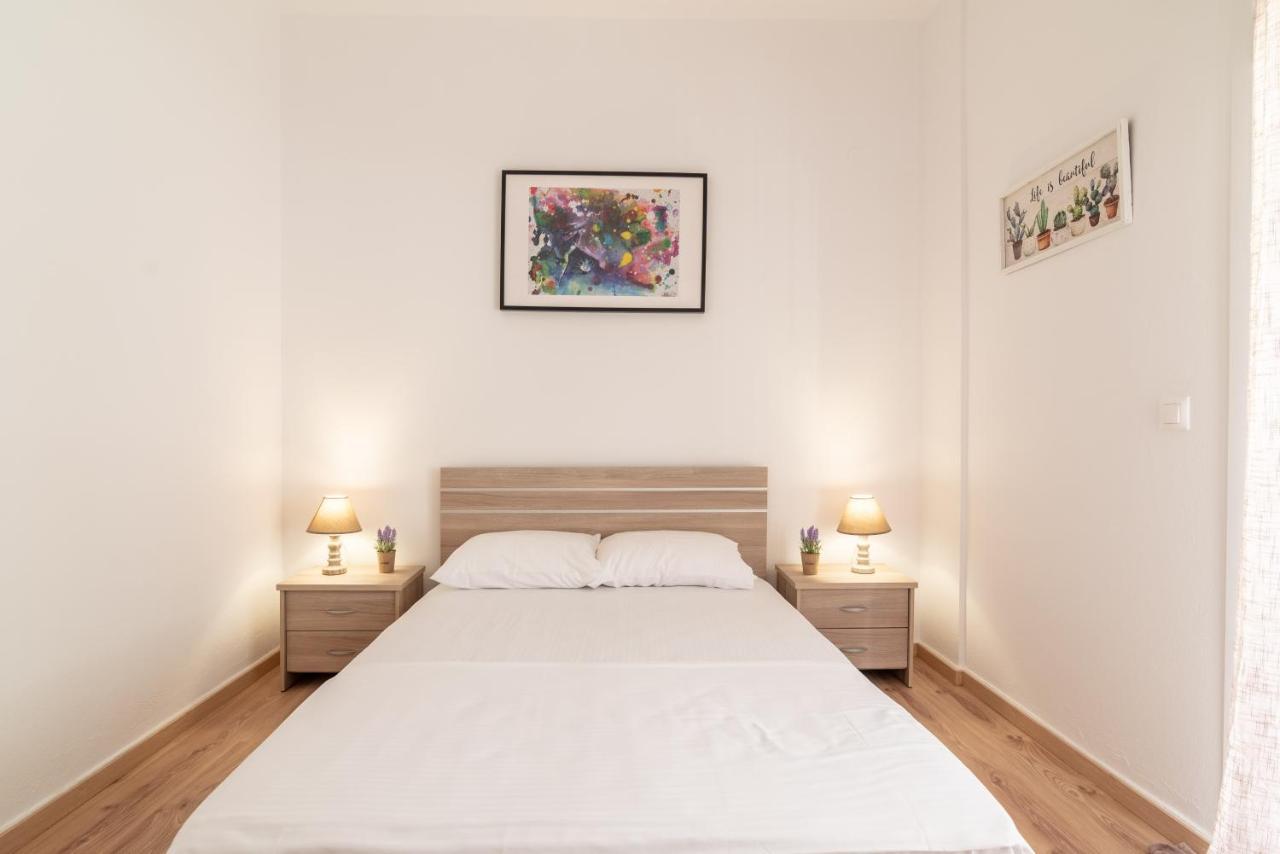 Modern Renovated Apt Next To The Beachfront كاندية المظهر الخارجي الصورة