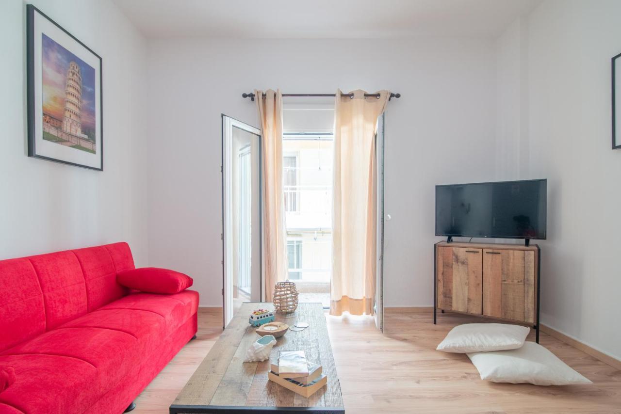 Modern Renovated Apt Next To The Beachfront كاندية المظهر الخارجي الصورة