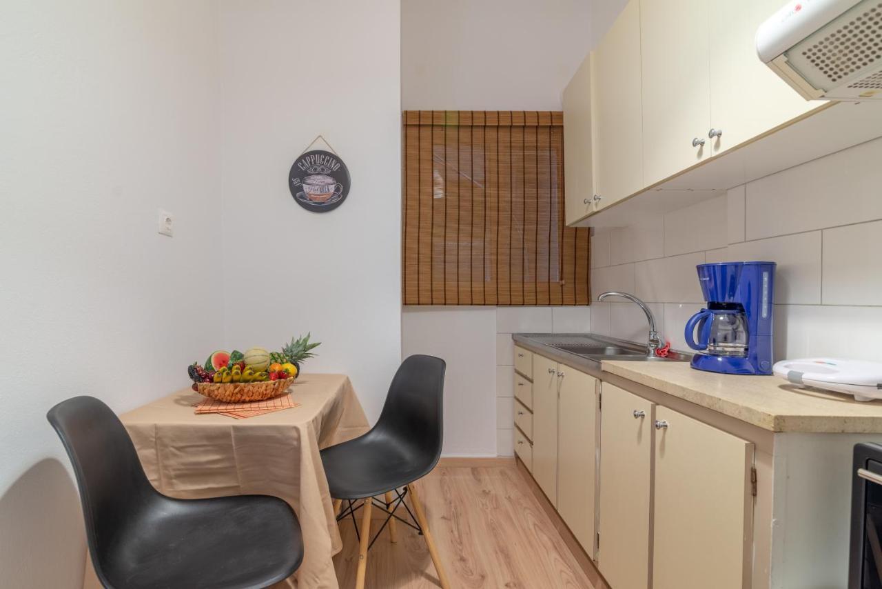 Modern Renovated Apt Next To The Beachfront كاندية المظهر الخارجي الصورة