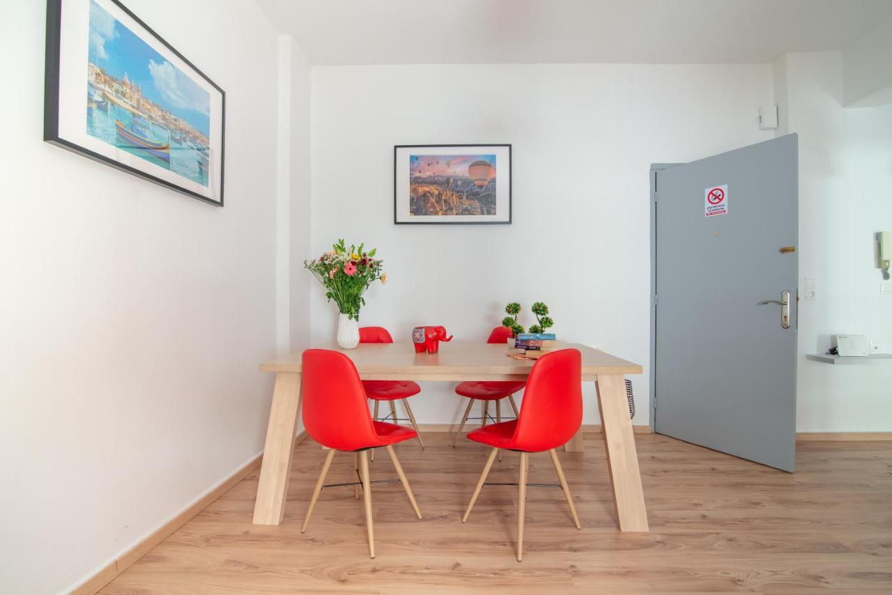 Modern Renovated Apt Next To The Beachfront كاندية المظهر الخارجي الصورة