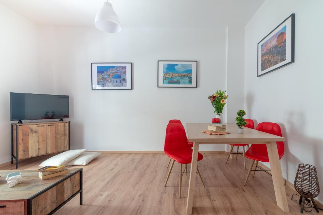 Modern Renovated Apt Next To The Beachfront كاندية المظهر الخارجي الصورة