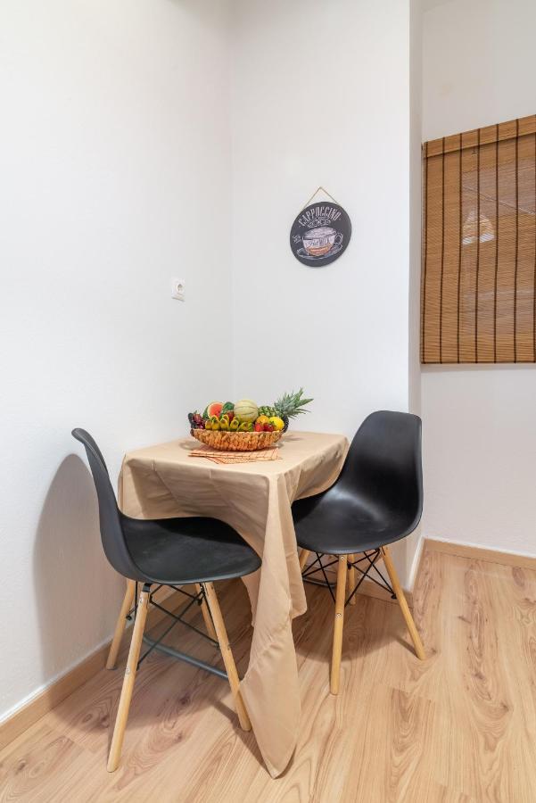 Modern Renovated Apt Next To The Beachfront كاندية المظهر الخارجي الصورة