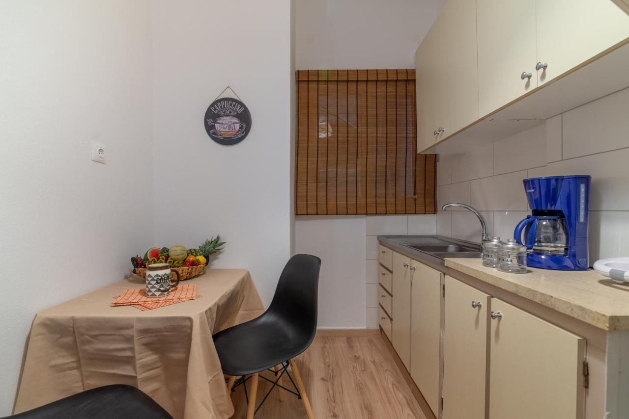 Modern Renovated Apt Next To The Beachfront كاندية المظهر الخارجي الصورة